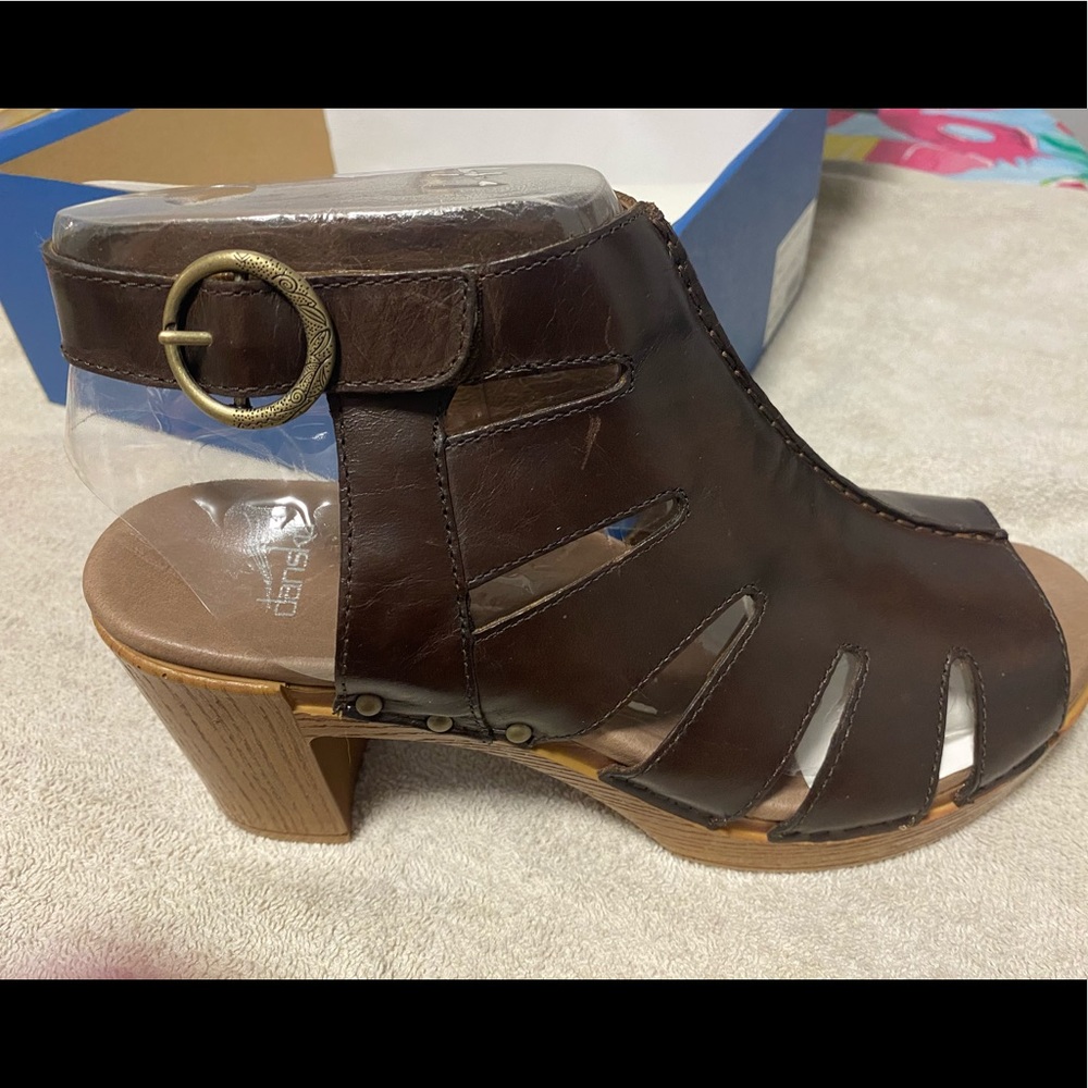 Brand new Dansko wedge heels size 10.